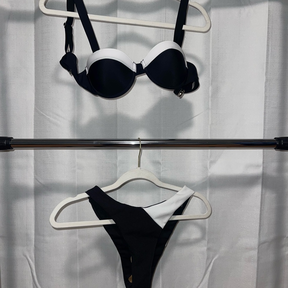 Two piece bikini - Picture 3 of 3